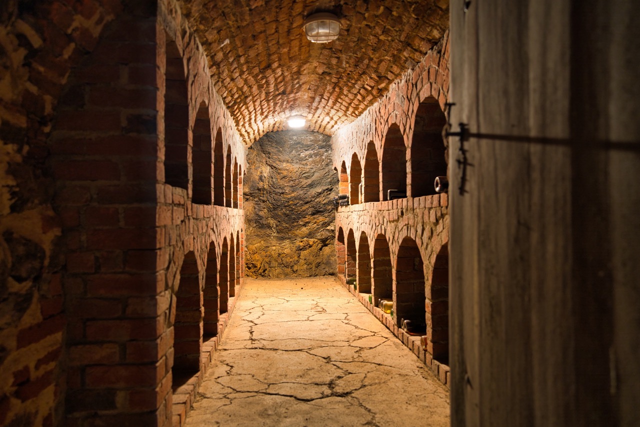 Detail historického vinného sklepa v nejstarší části zámku Luka nad Jihlavou
